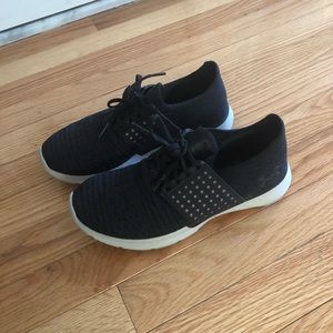 UA Running Shoes Size 7 EUC